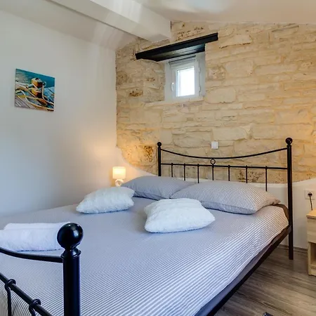 Stone House Furlani With A Lovely Garden Casa vacanze