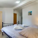 بيت للعطل Stone House Furlani With A Lovely Garden *