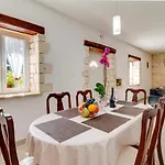 بيت للعطل Stone House Furlani With A Lovely Garden *