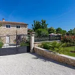 بيت للعطل Stone House Furlani With A Lovely Garden