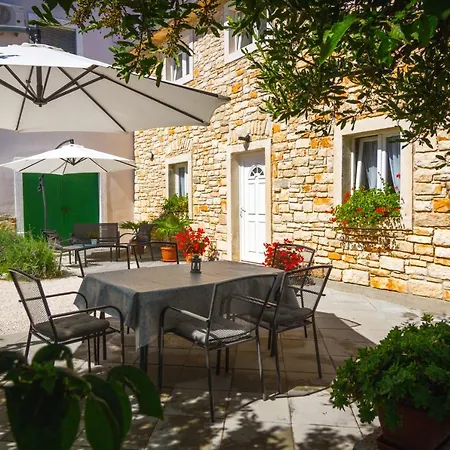 Stone House Furlani With A Lovely Garden Svetvincenat