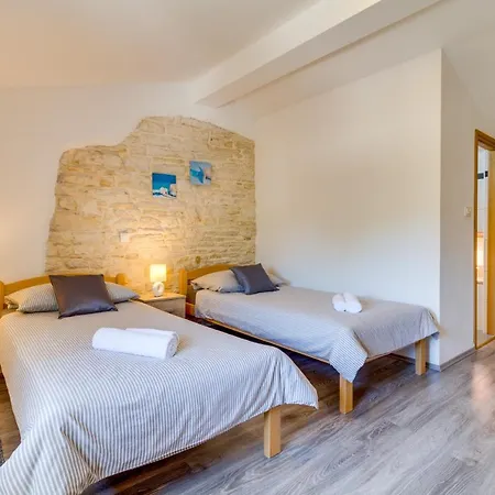 Stone House Furlani With A Lovely Garden * Svetvincenat