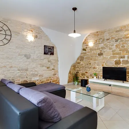 Holiday home Stone House Furlani With A Lovely Garden *