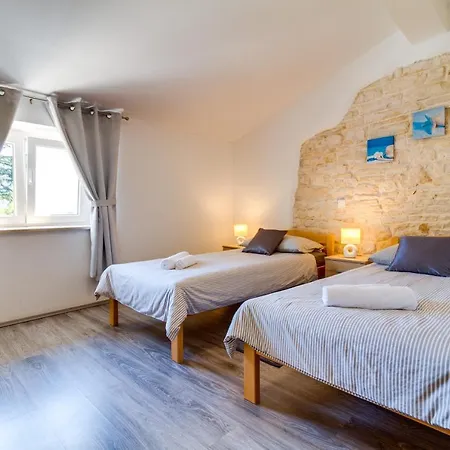 Stone House Furlani With A Lovely Garden Holiday home Svetvincenat