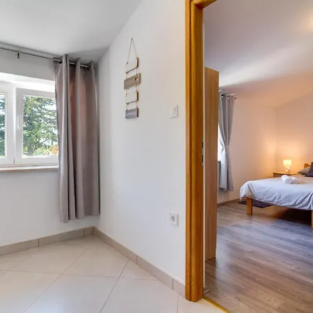 Stone House Furlani With A Lovely Garden * Svetvincenat
