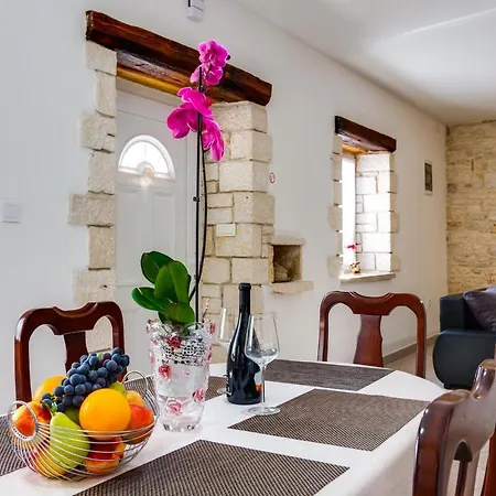 Holiday home Stone House Furlani With A Lovely Garden Svetvincenat