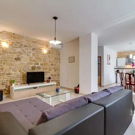 Stone House Furlani With A Lovely Garden * Svetvincenat