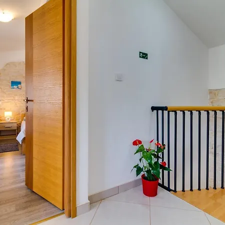 Stone House Furlani With A Lovely Garden Holiday home Svetvincenat
