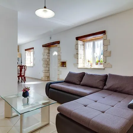 Stone House Furlani With A Lovely Garden * Svetvincenat