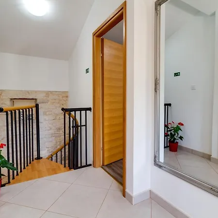 Stone House Furlani With A Lovely Garden Holiday home Svetvincenat