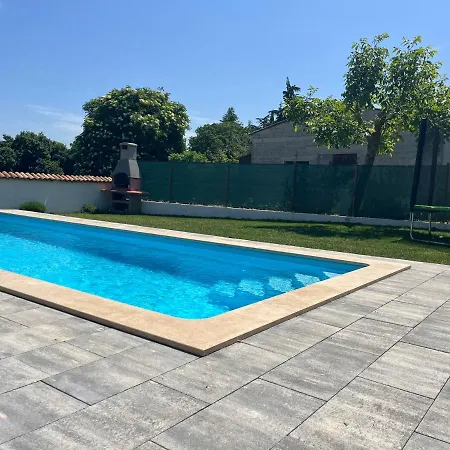 Stone House Furlani With A Lovely Garden Svetvincenat