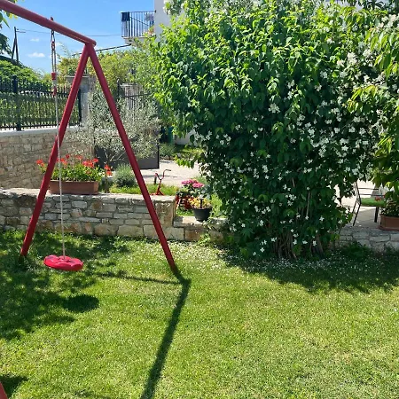 Holiday home Stone House Furlani With A Lovely Garden Svetvincenat