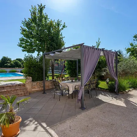 بيت للعطل Stone House Furlani With A Lovely Garden Svetvinčenat