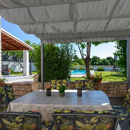 بيت للعطل Stone House Furlani With A Lovely Garden